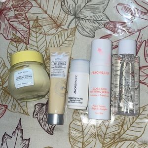 BRAND NEW deluxe sized skincare bundle